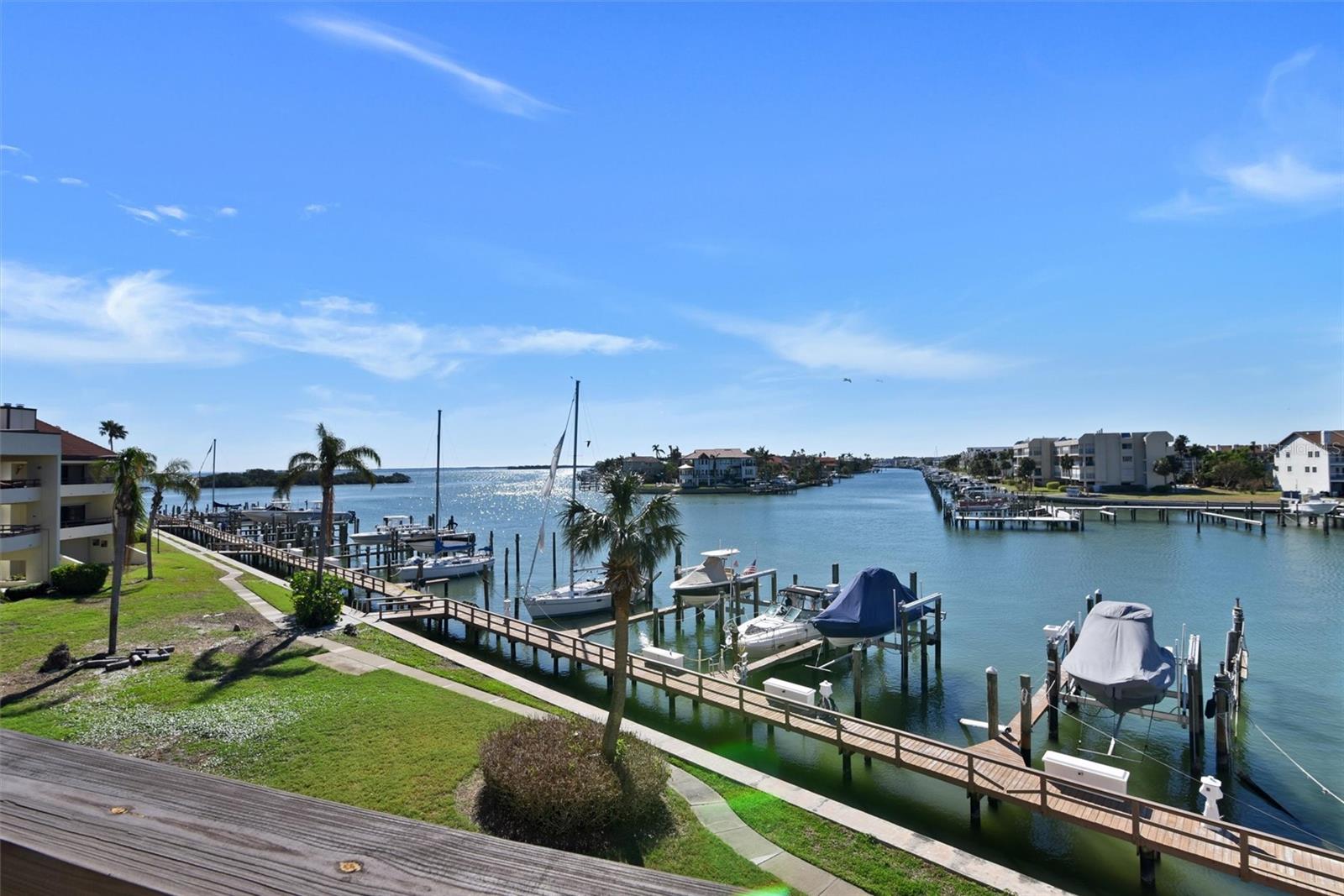 126 1st St E #209, FL