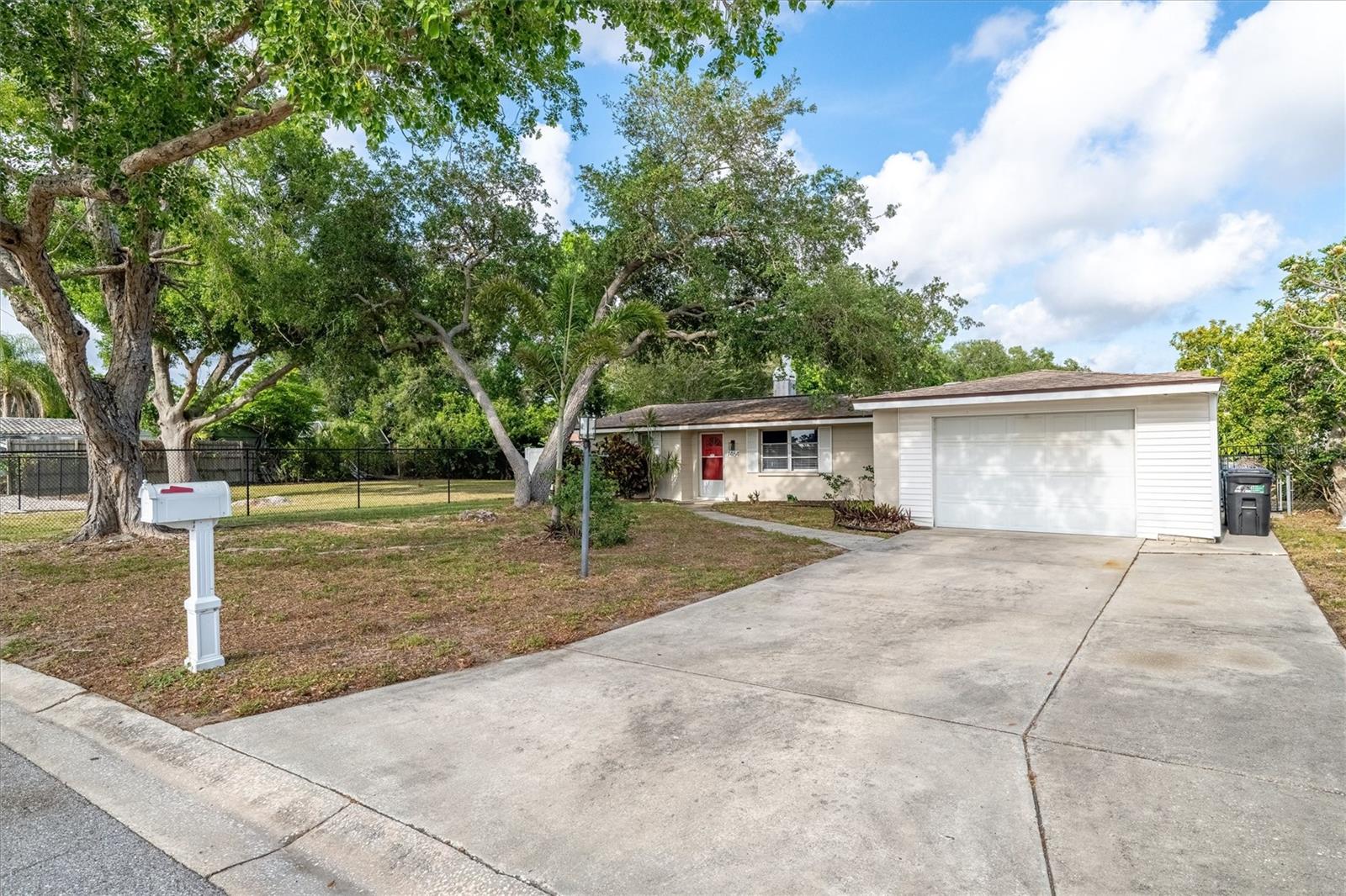 7464 Cass Circle, FL