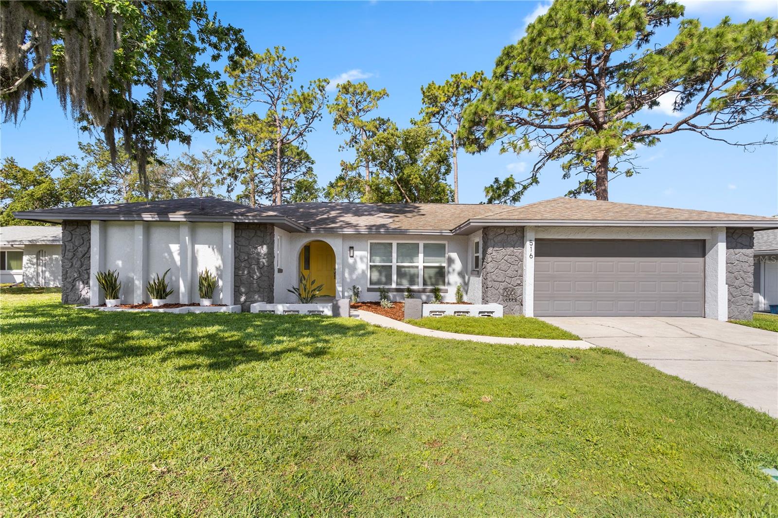 516 Oakwood Ct, FL