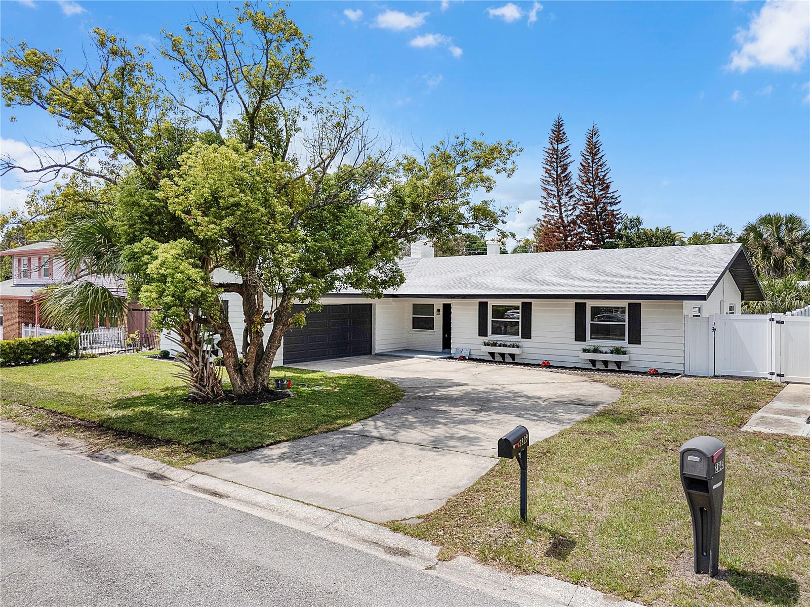 2829 Aloma, FL