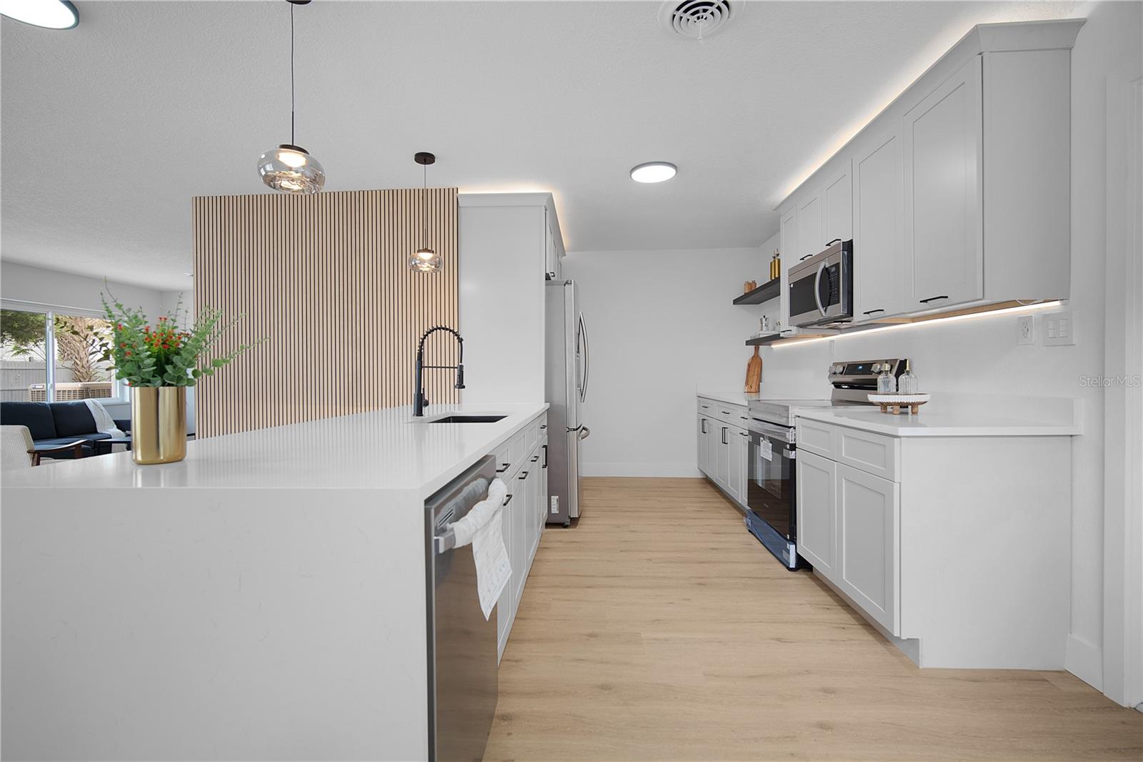 2829 Aloma, FL