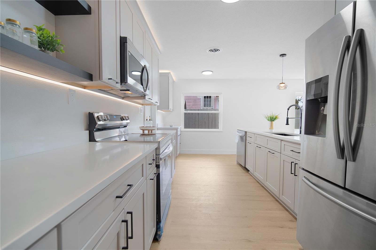 2829 Aloma, FL