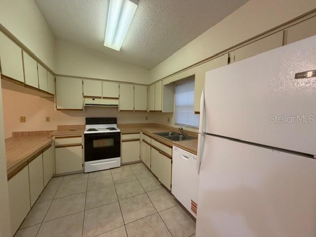 32818 Lake Square Court, FL