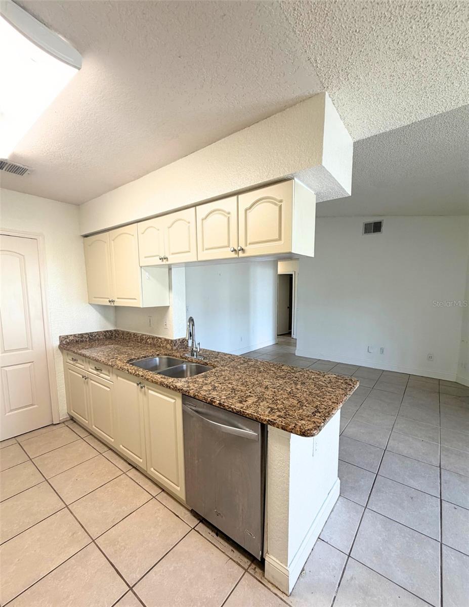 2550 Alafaya Trail, FL