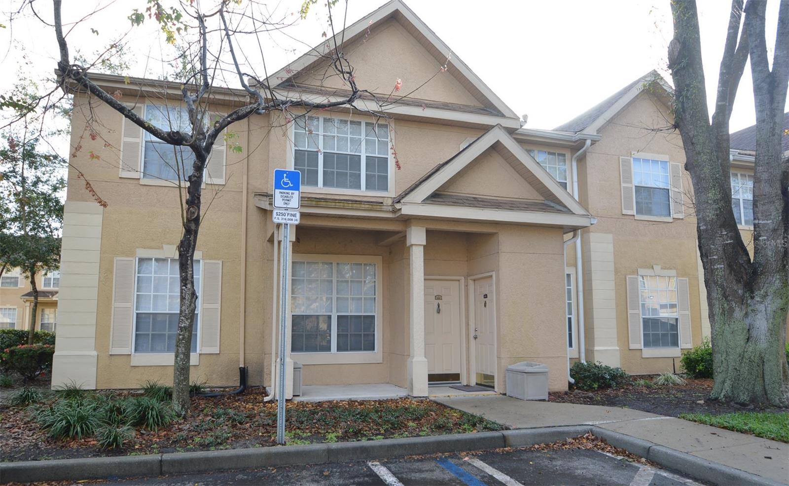 852 Grand Regency Pt #100, FL
