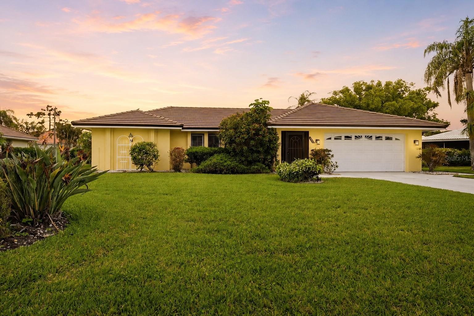 450 Rubens Dr E, FL