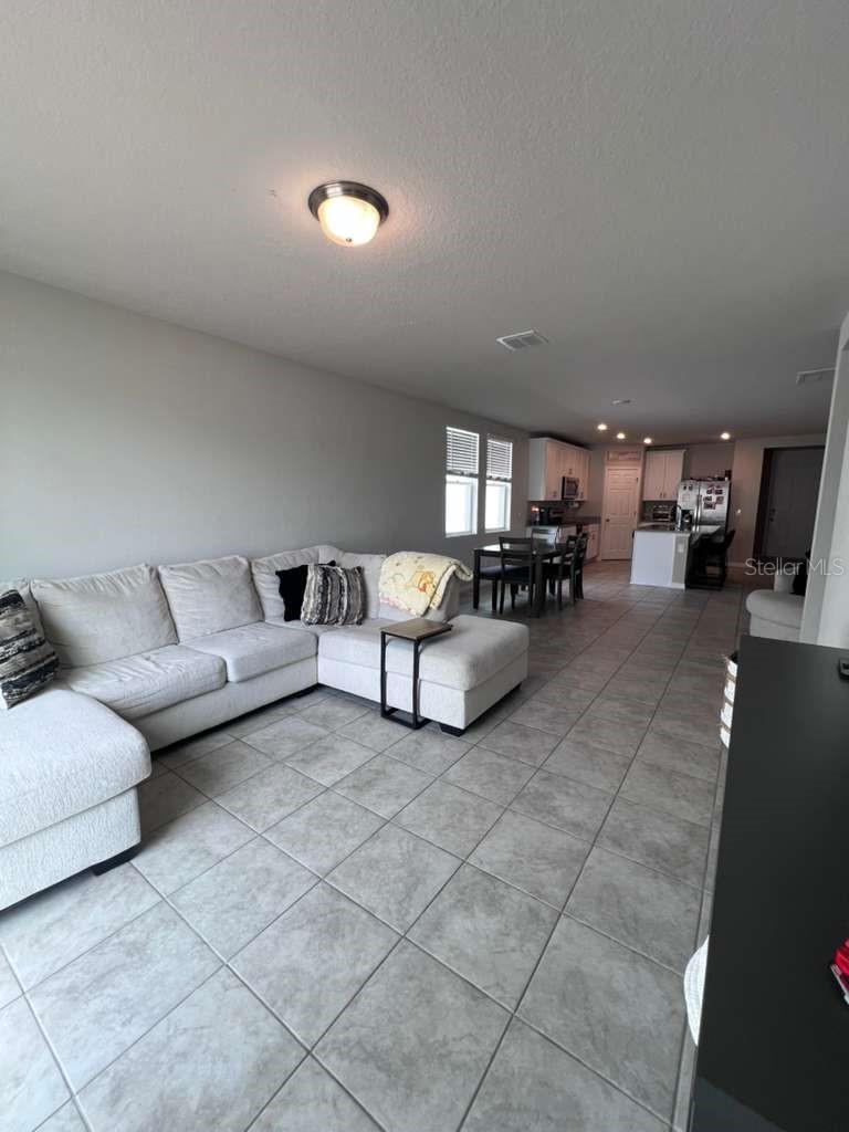 560 Jerry Ln, FL