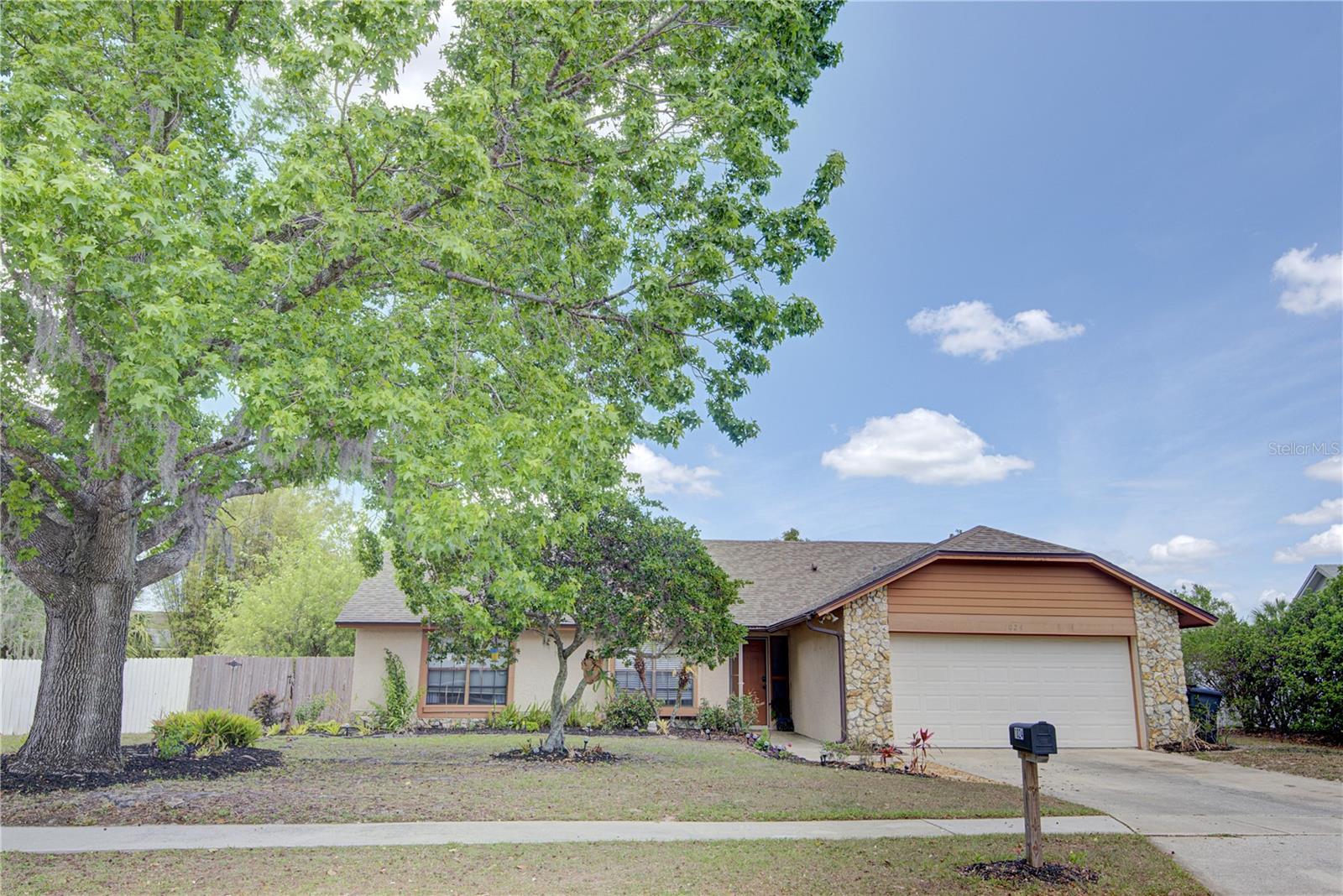 1024 Dinero Drive, FL