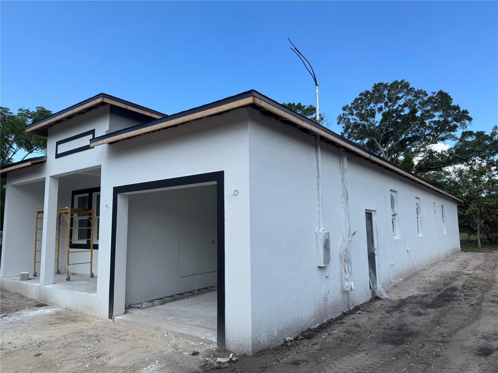 611 Elm Street, FL
