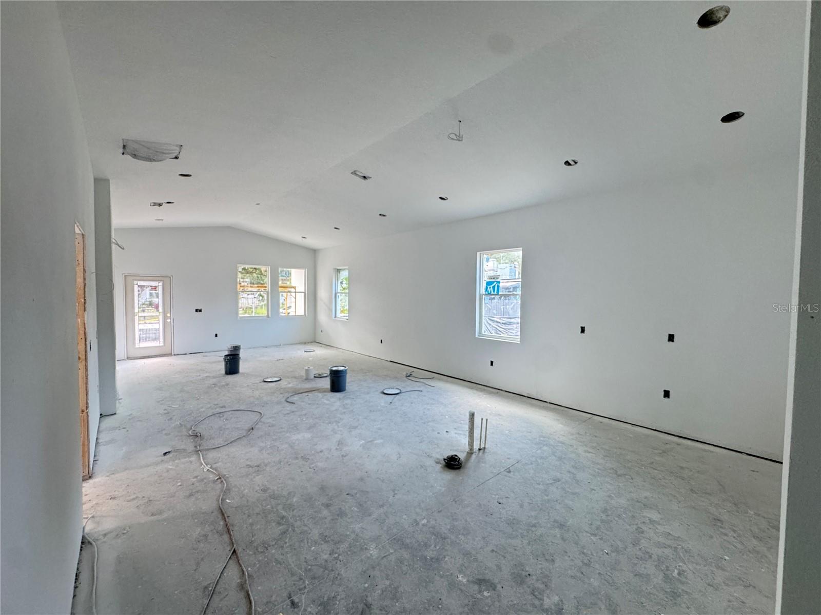 611 Elm Street, FL
