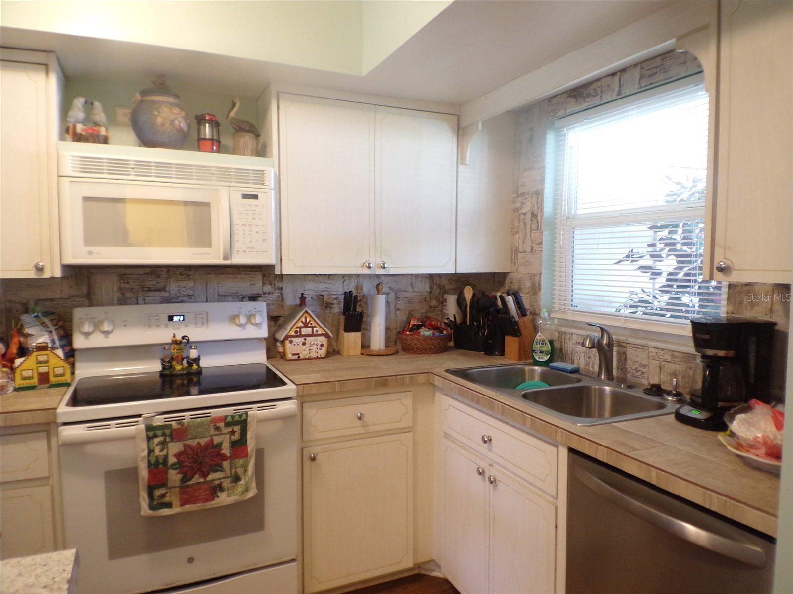 670 Park Circle, FL