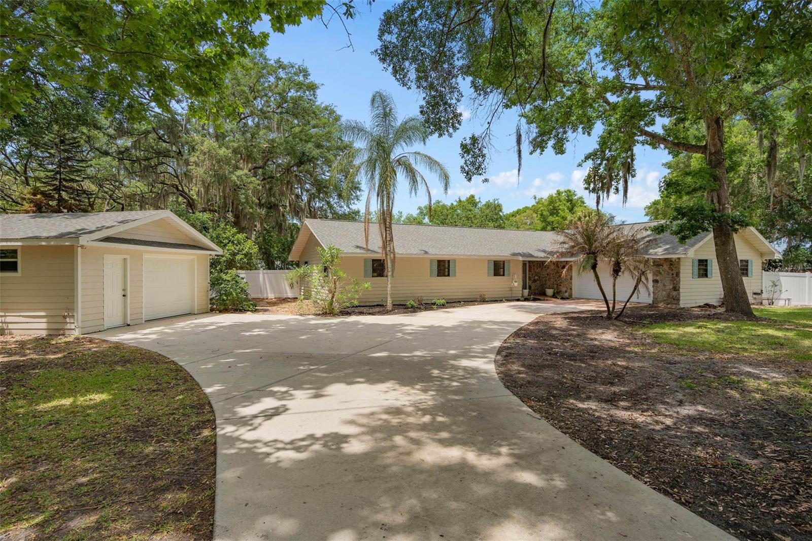 18425 State Road 44, FL