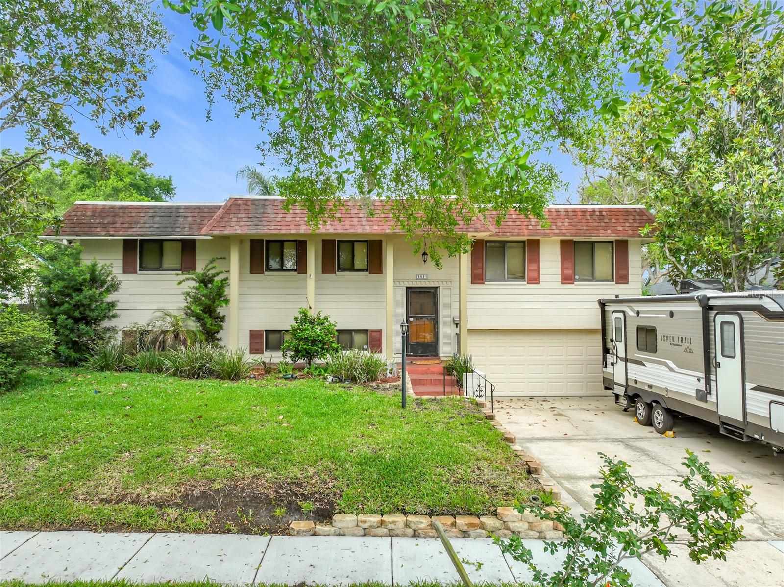 1511 Glastonberry Road, FL