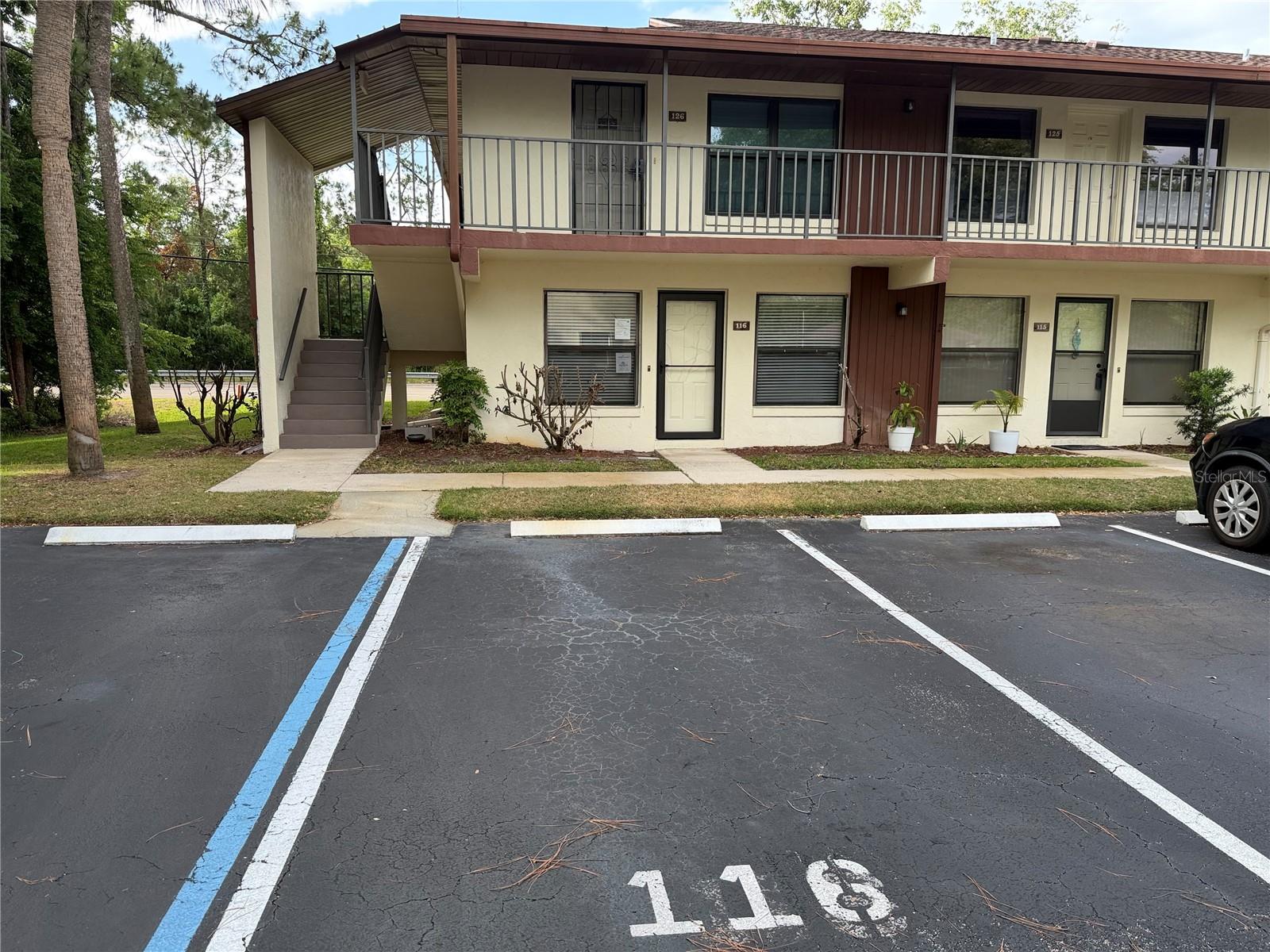 112 Lacosta Ln #116, FL