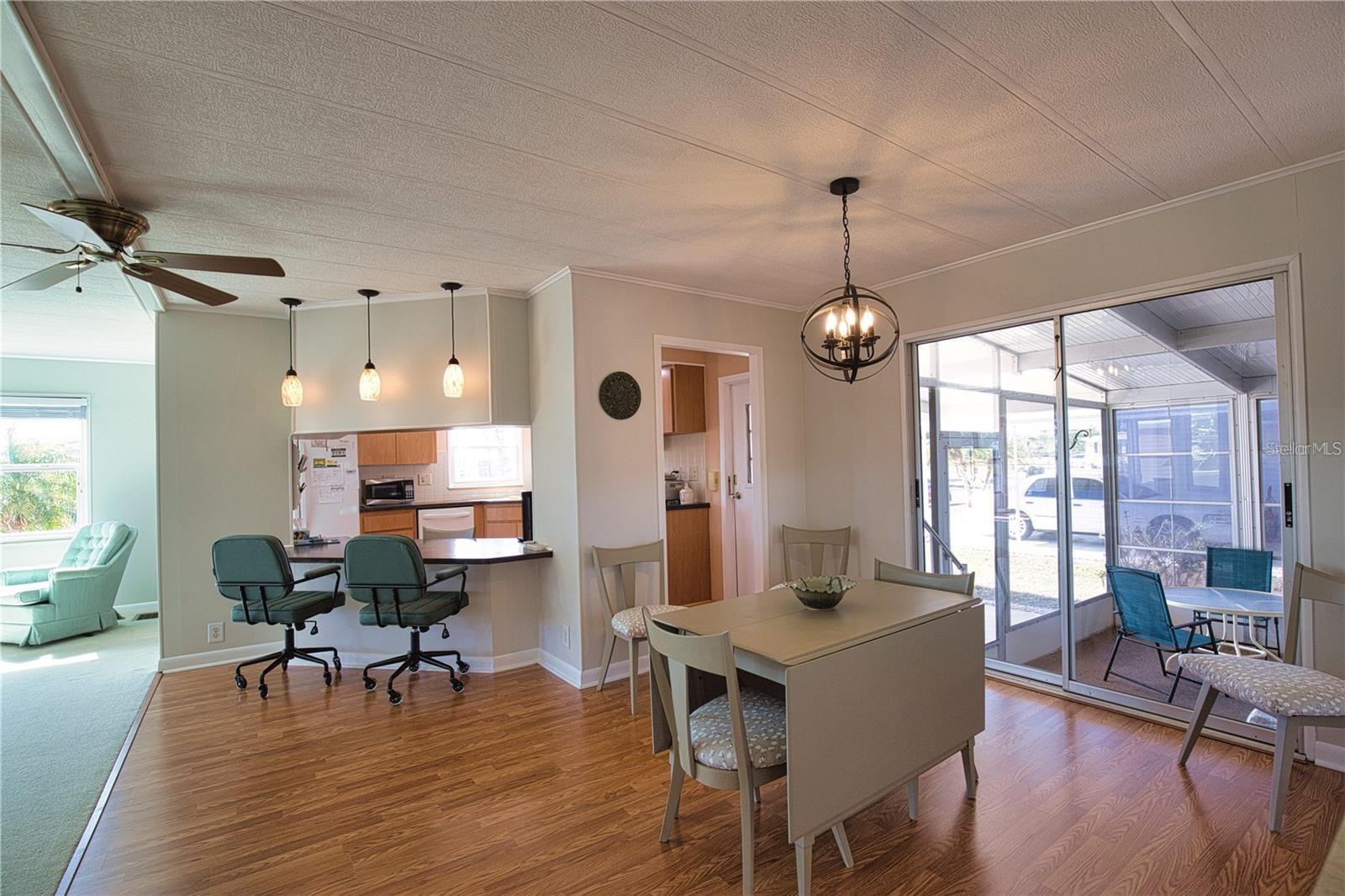 402 Chiquita, FL