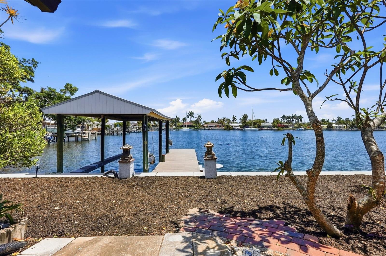 2300 S Shore Dr Se, FL