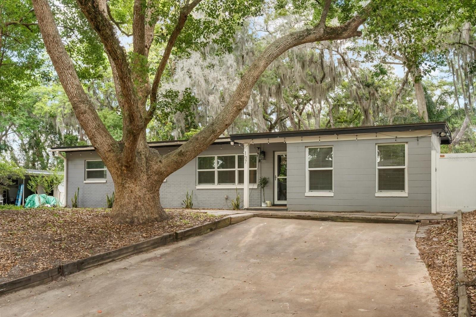 107 Lauren Court, FL