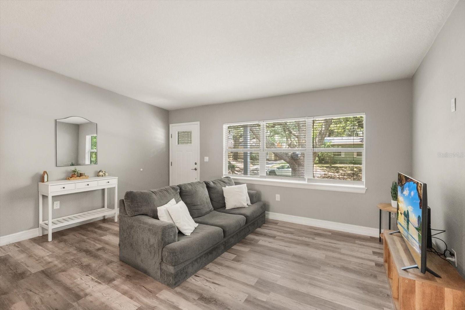 107 Lauren Court, FL