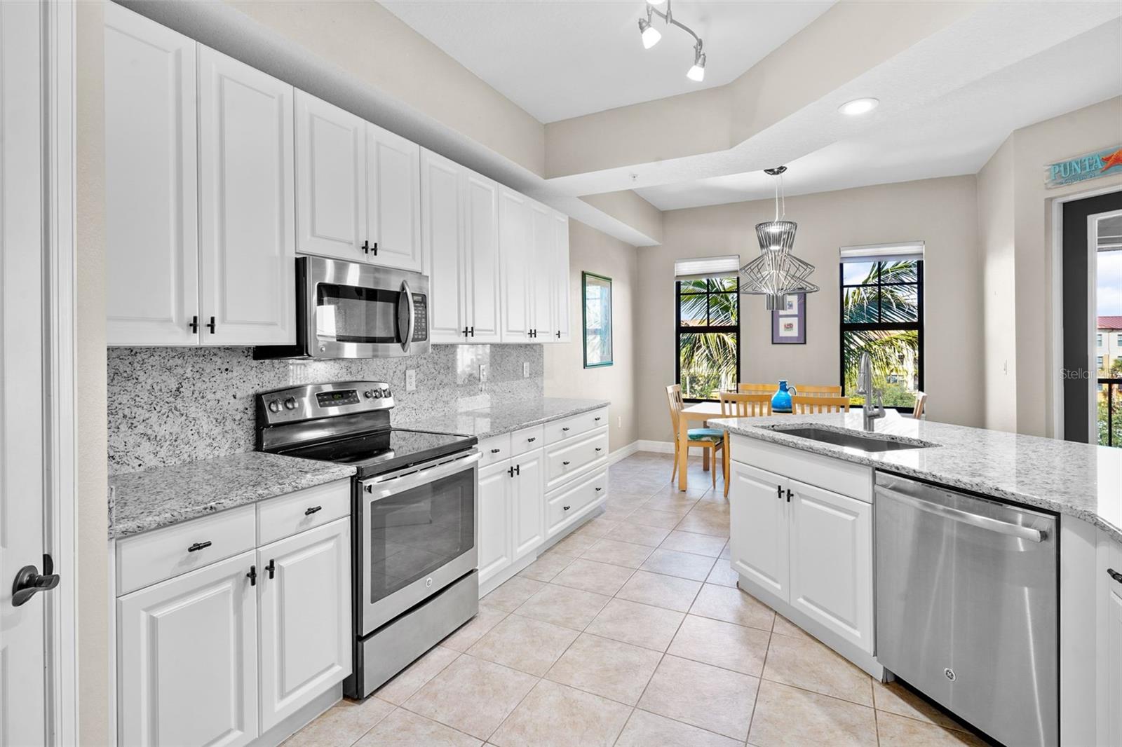 98 Vivante Boulevard, FL