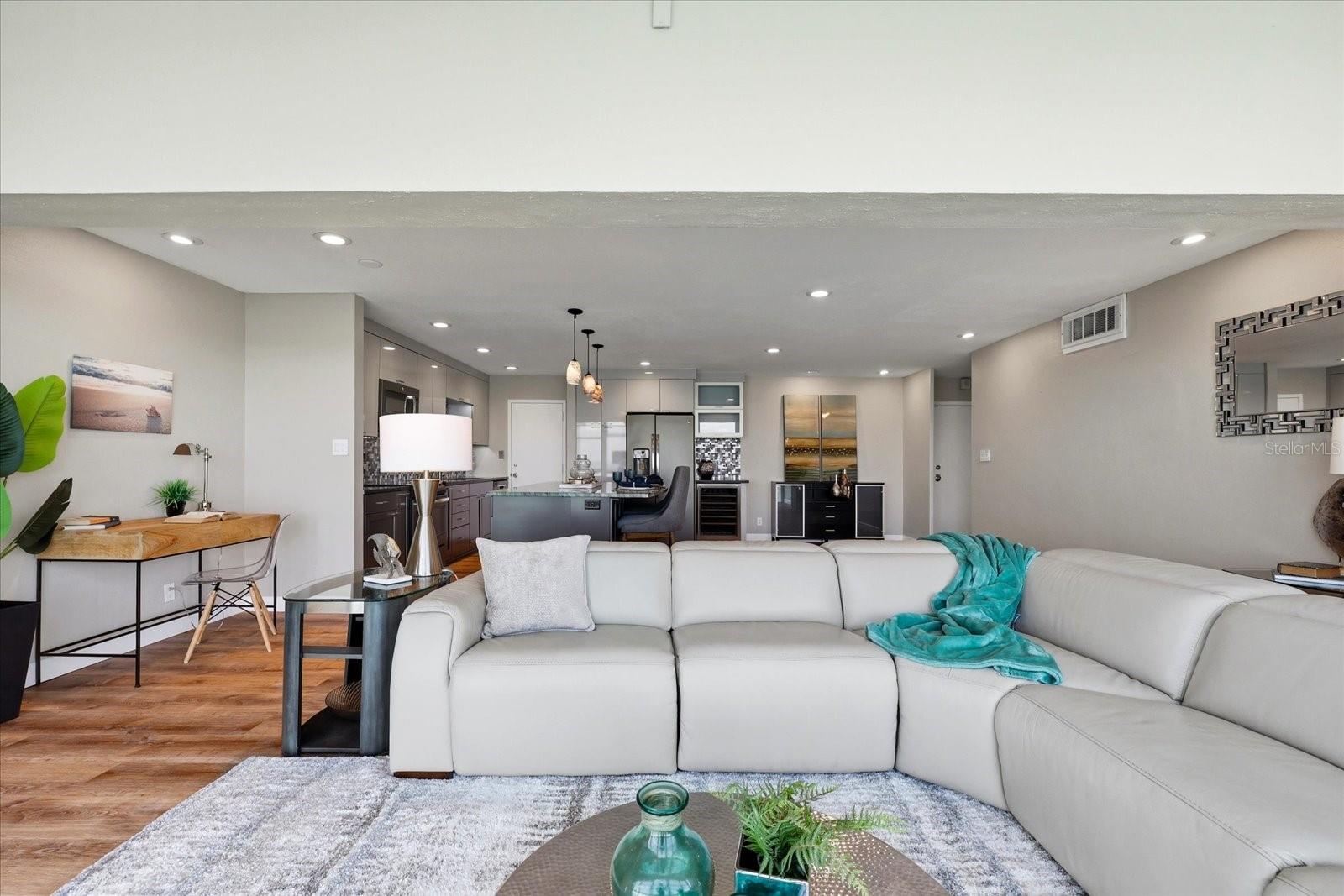 7200 Sunshine Skyway Lane, FL