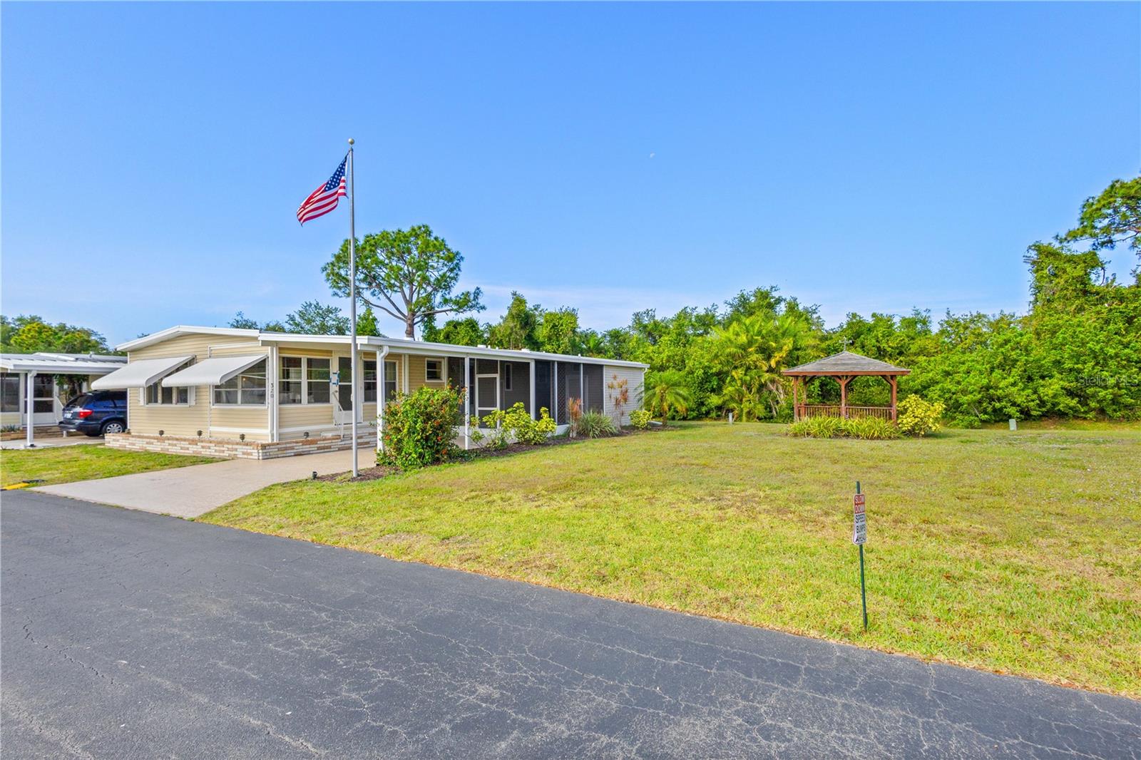 320 Tropic Dr, FL