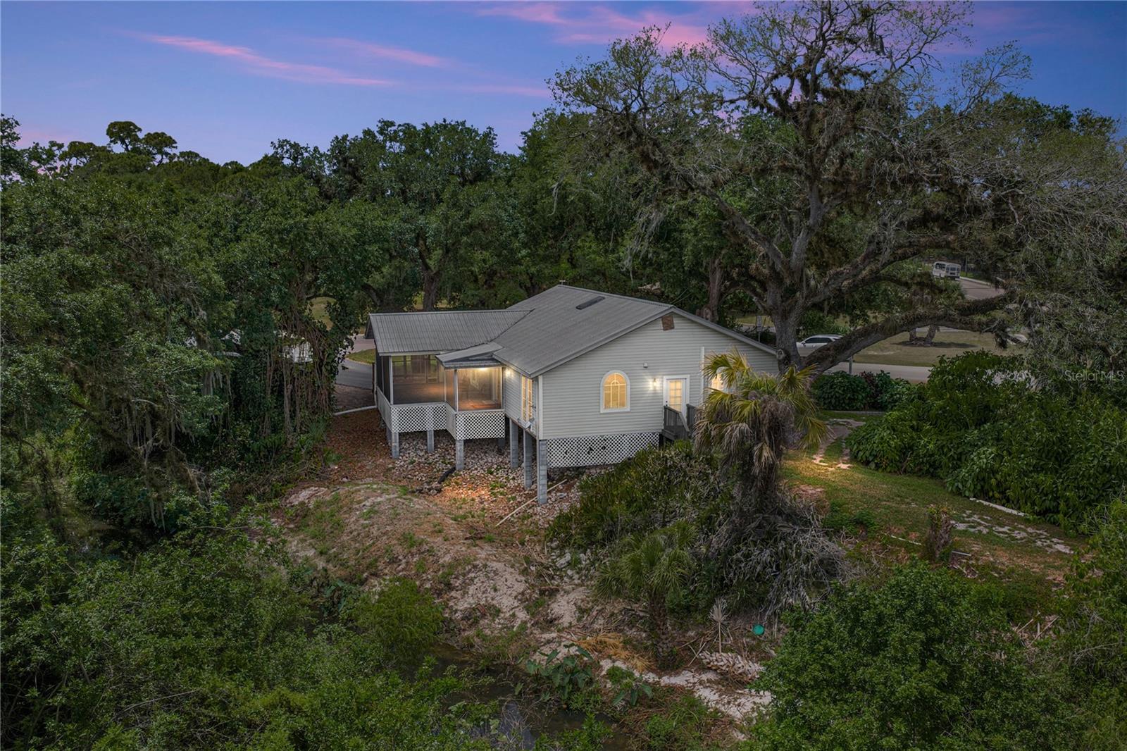 975 Caloosa Estates Drive, FL