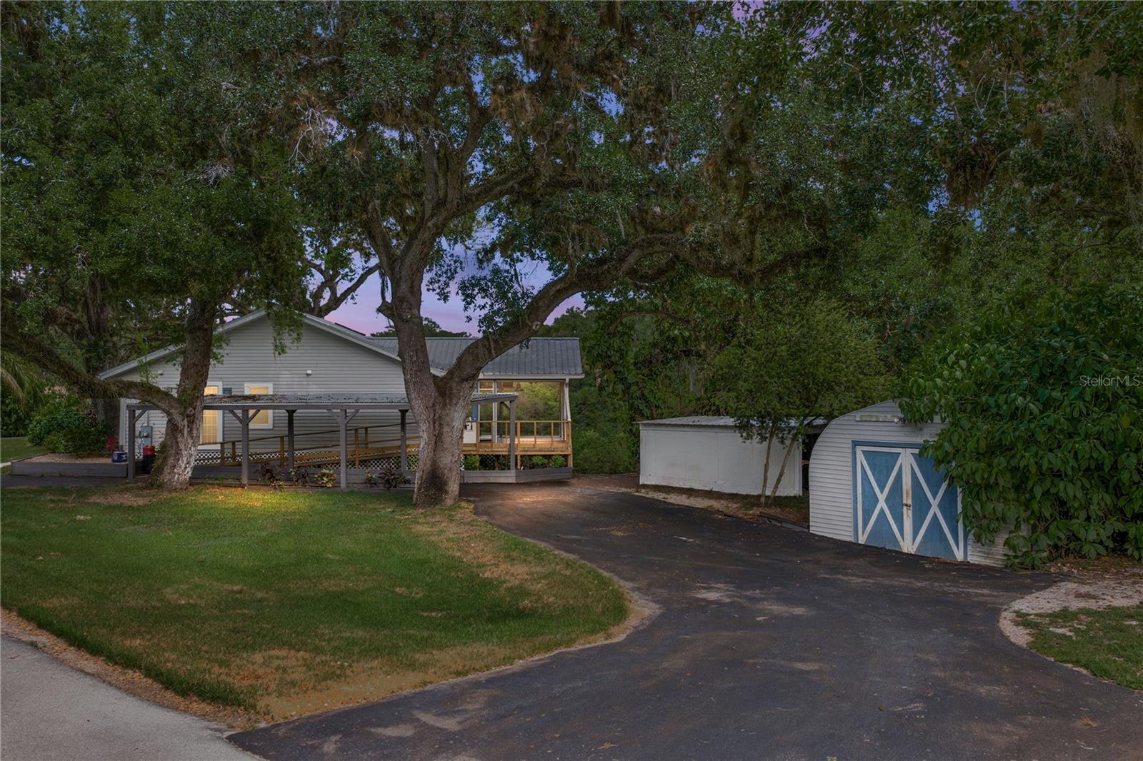 975 Caloosa Estates Drive, FL