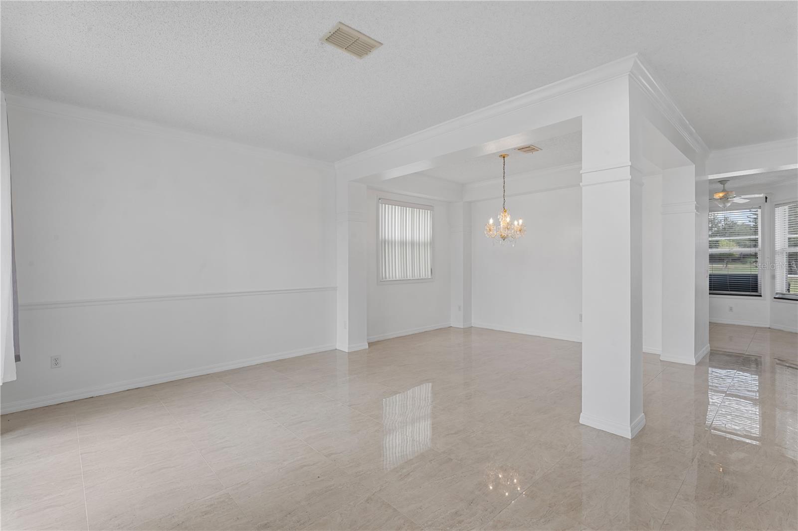 617 Lakescape Court, FL