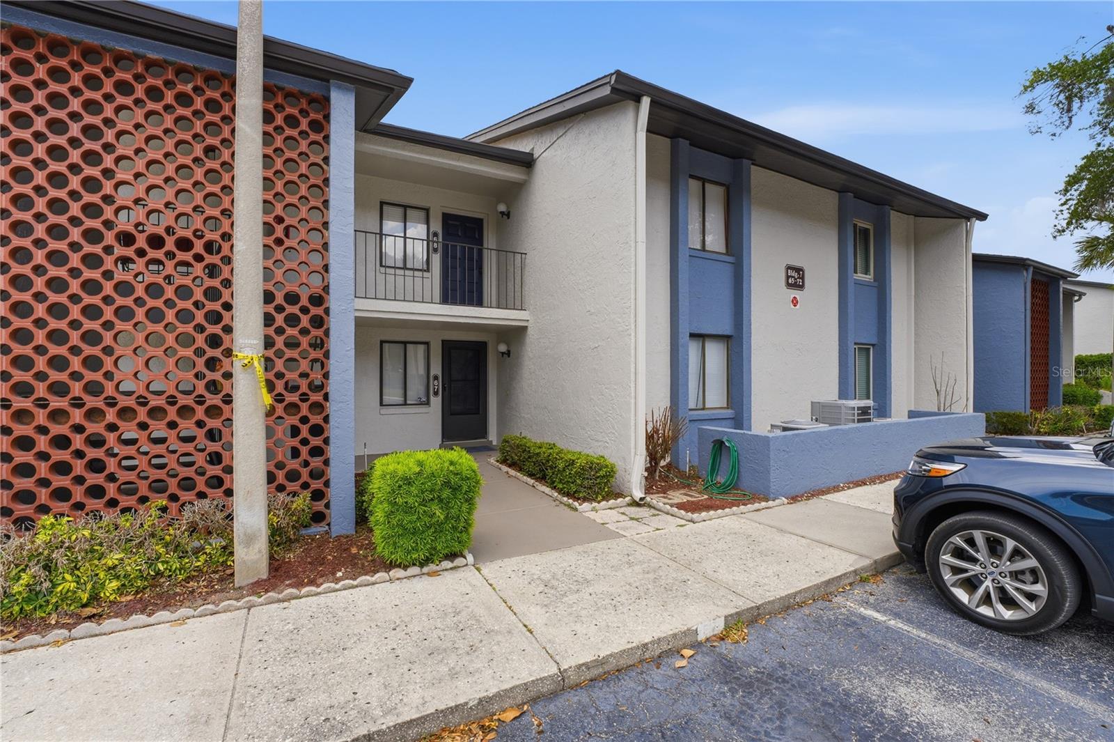 7 Escondido Circle, FL