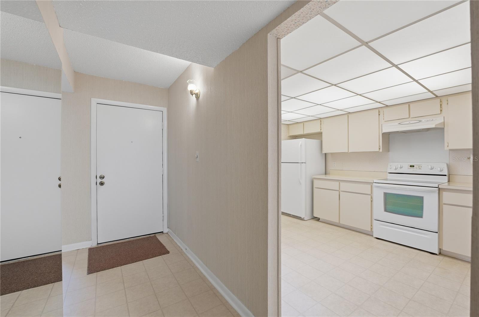7 Escondido Circle, FL