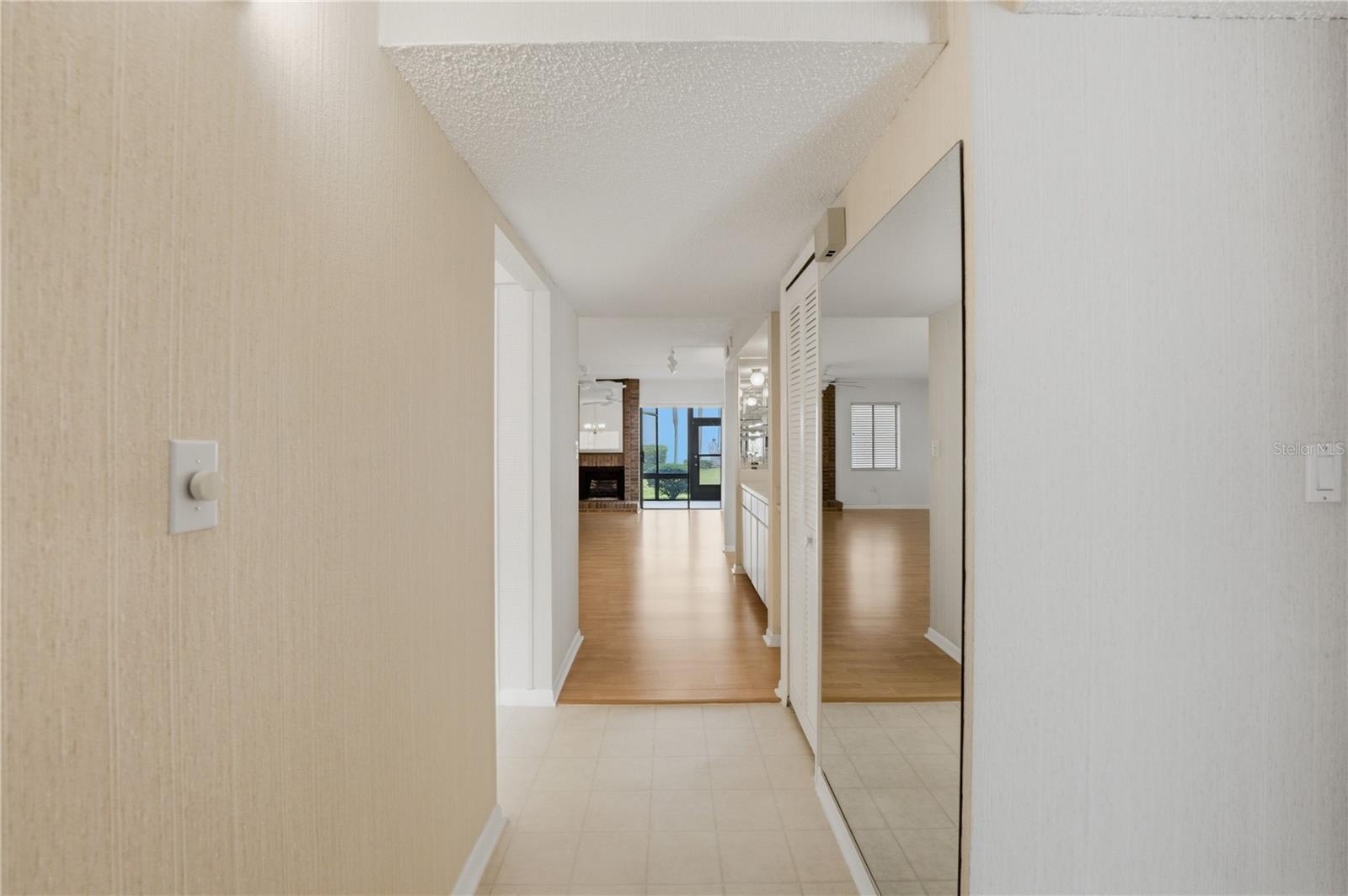 7 Escondido Circle, FL