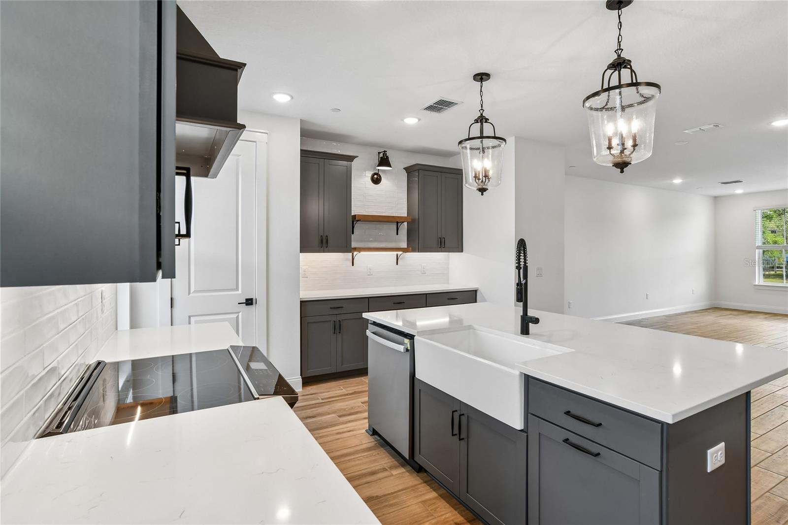 218 Pasquala, FL
