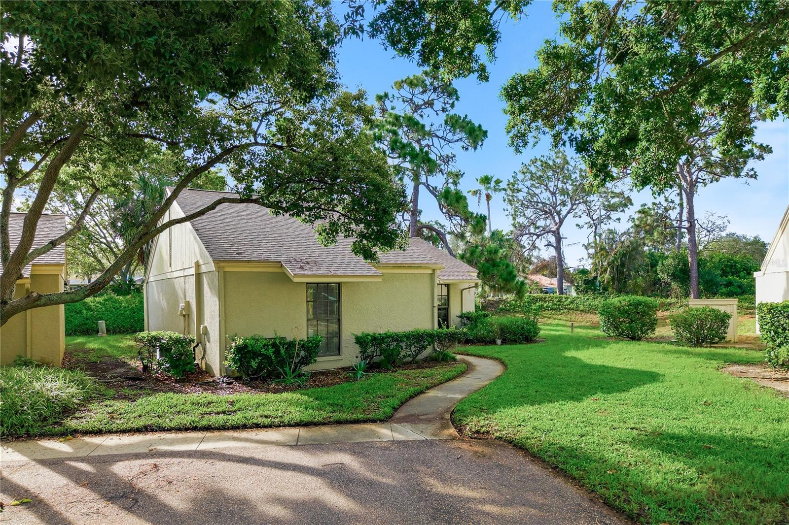 18 Windrush Bay Drive, FL