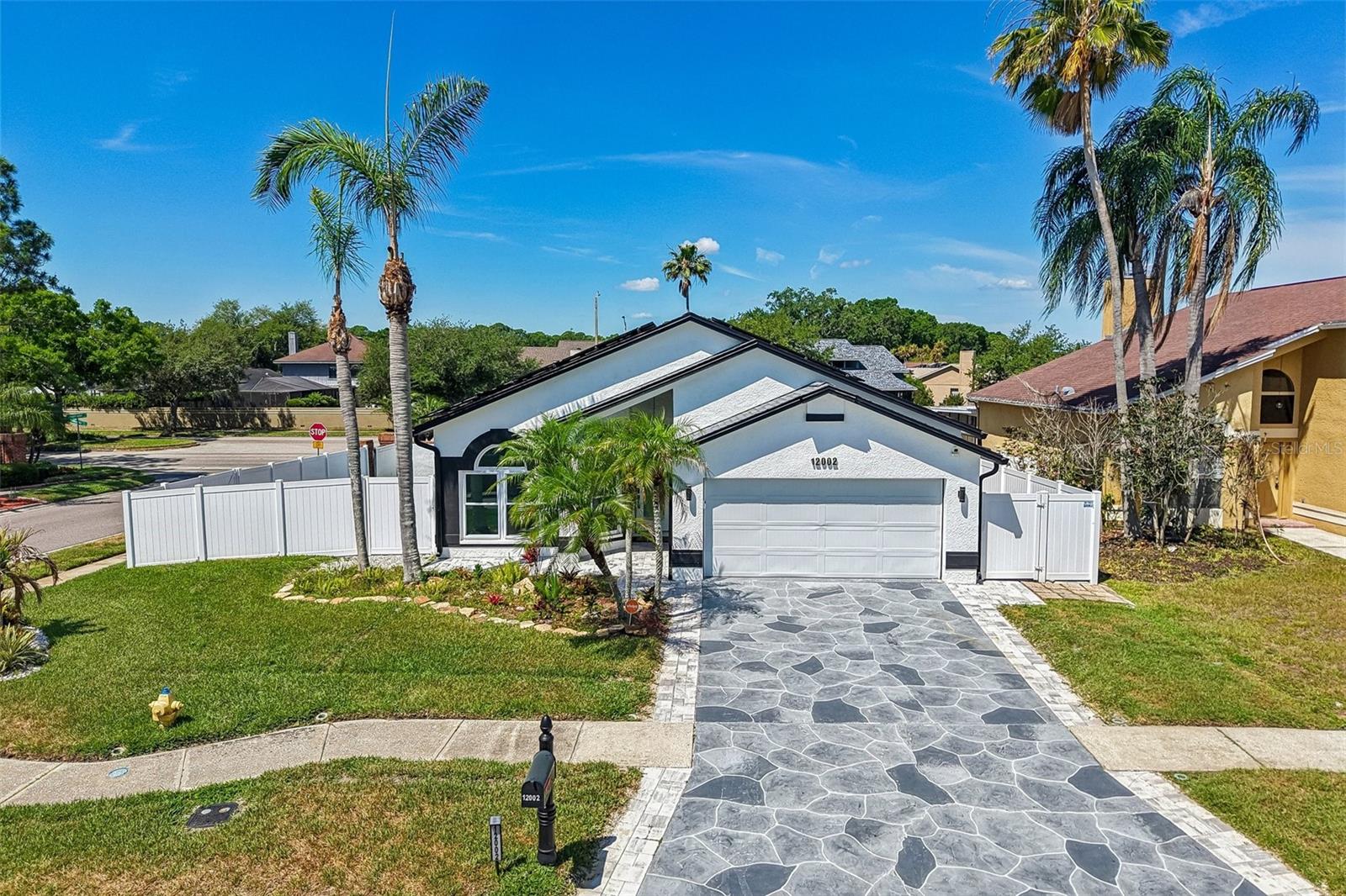 12002 Pond Way, FL