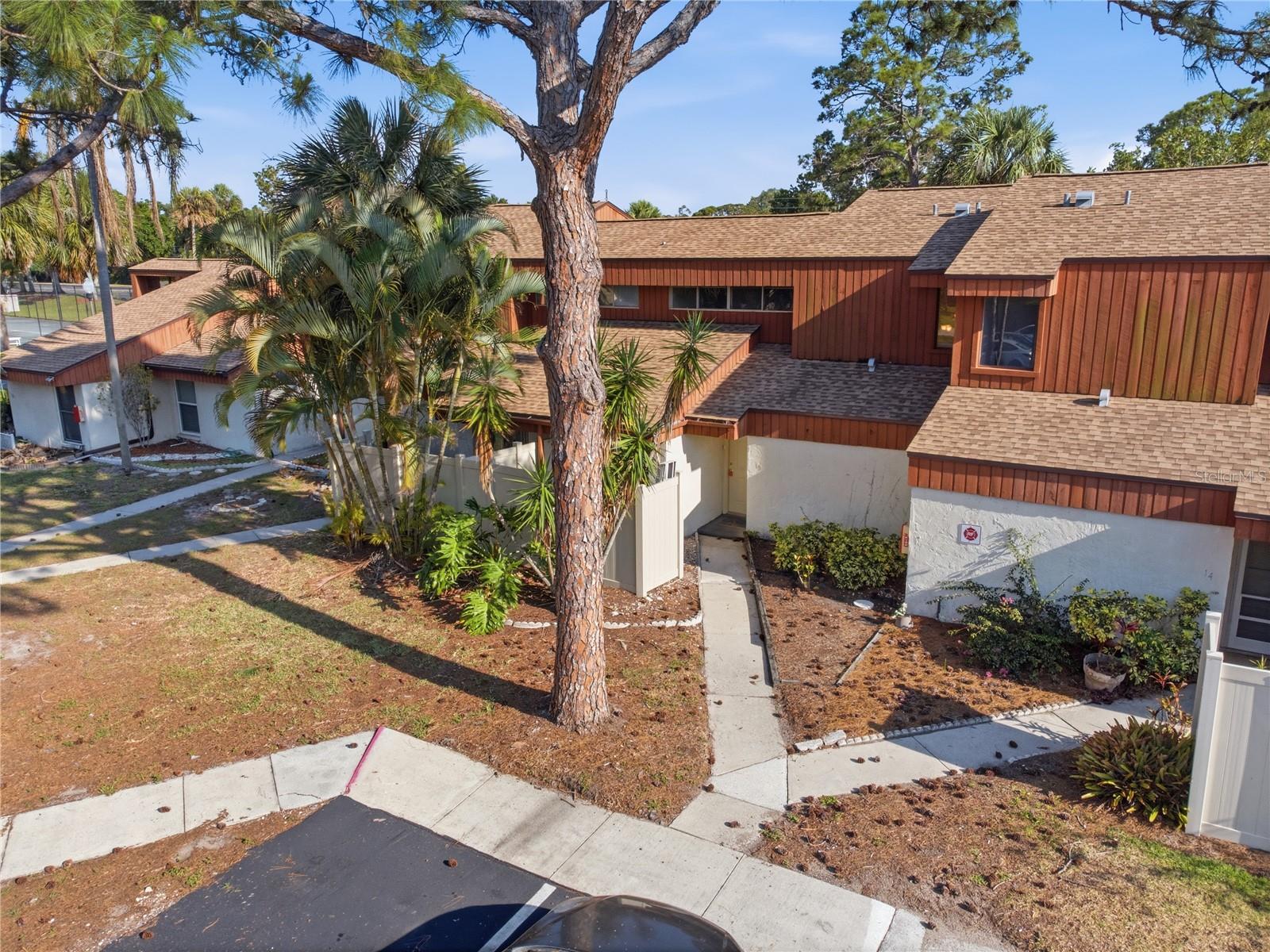 2058 Sunset Point Rd #15, FL