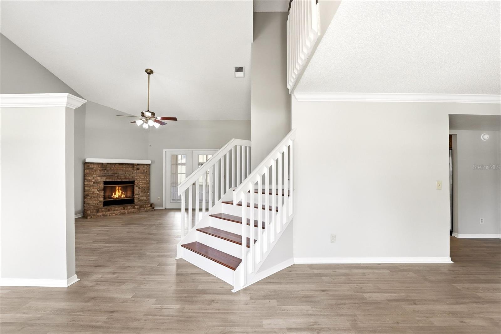 975 Cross Cut Way, FL