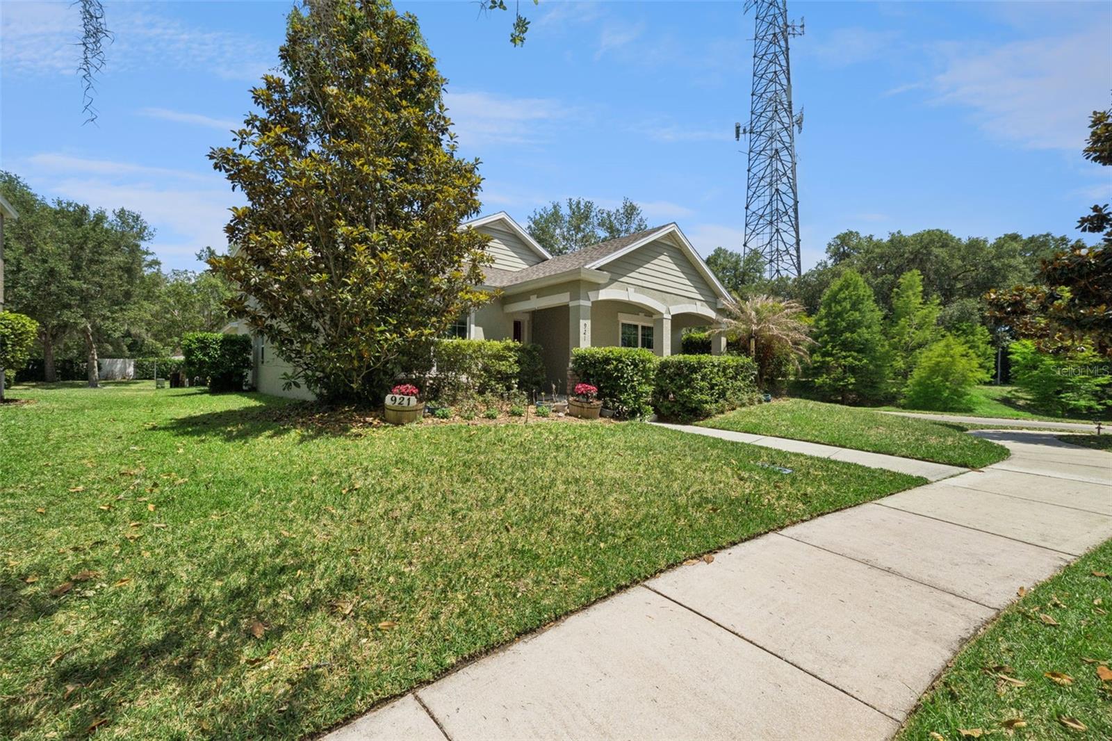 921 Bending Oak Trail, FL