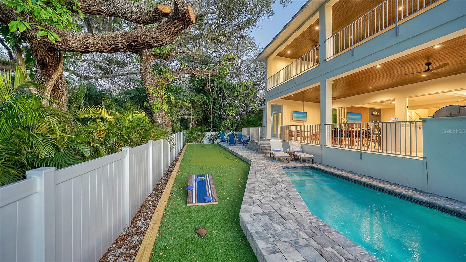 1537 Siesta Drive, FL
