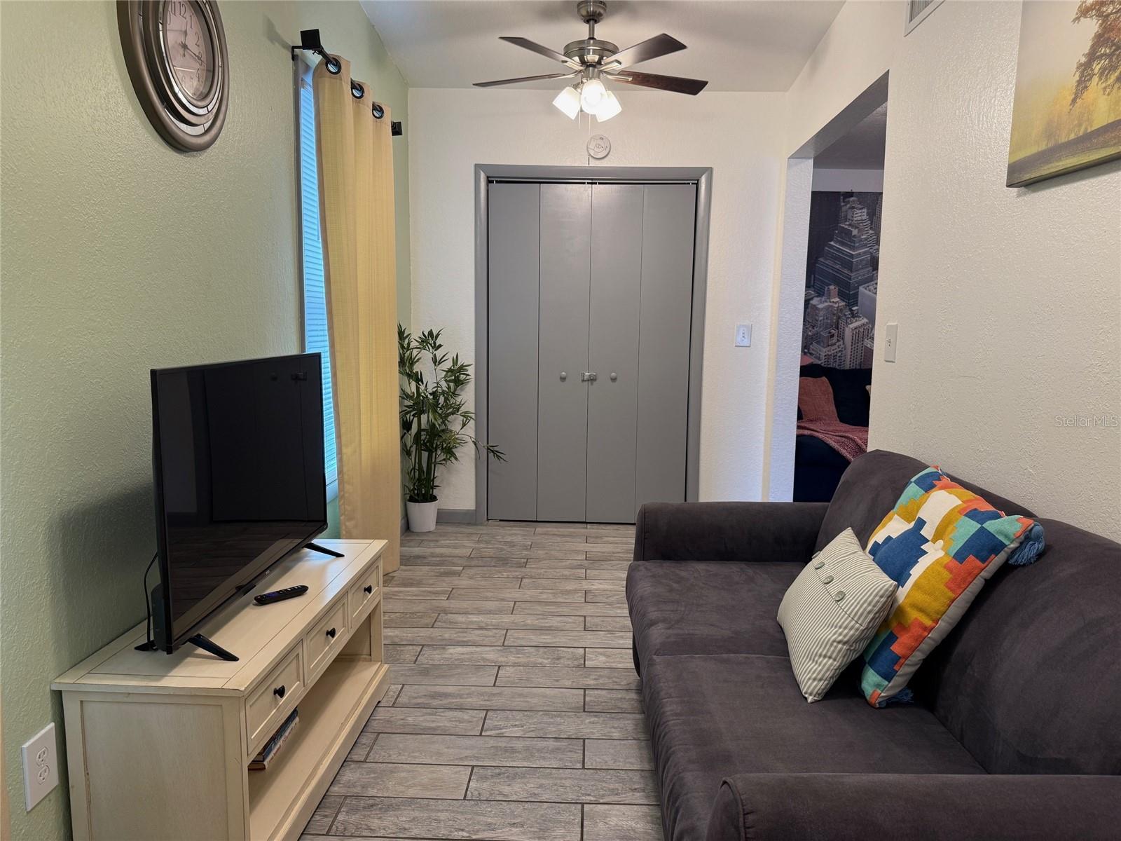 907 N Wabash Ave, FL