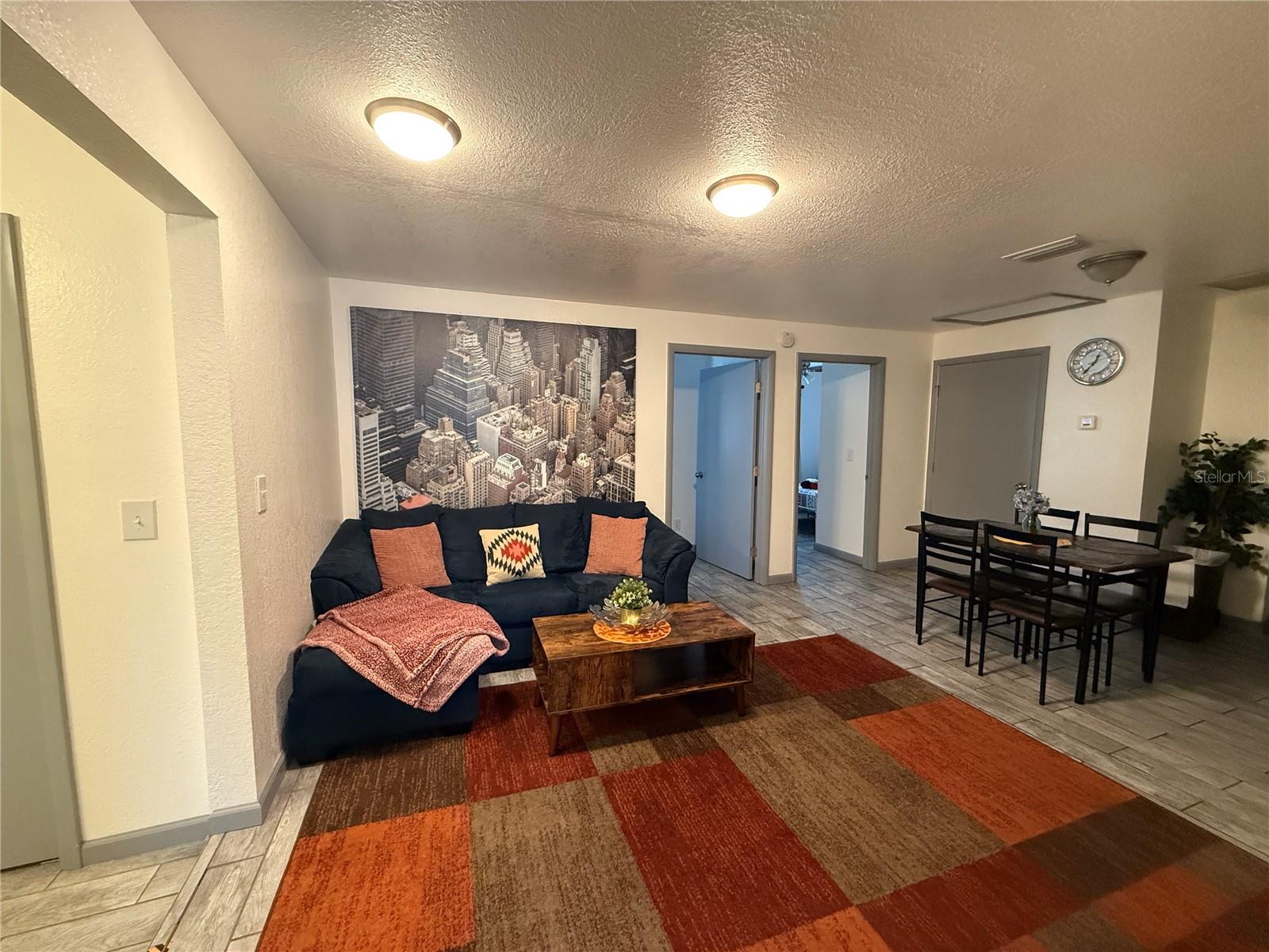 907 N Wabash Ave, FL