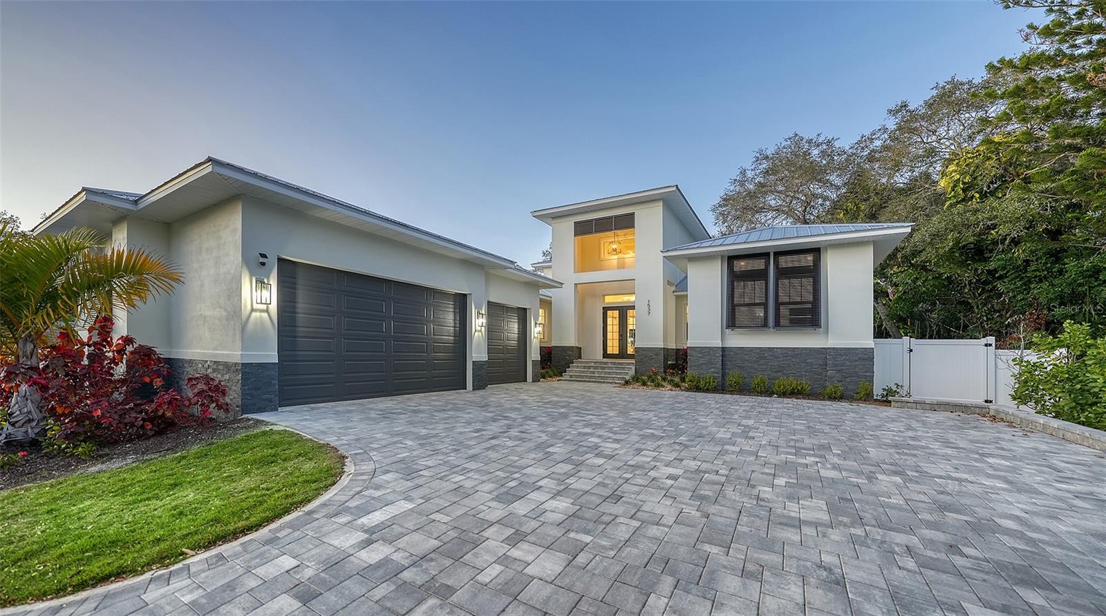 1537 Siesta Drive, FL