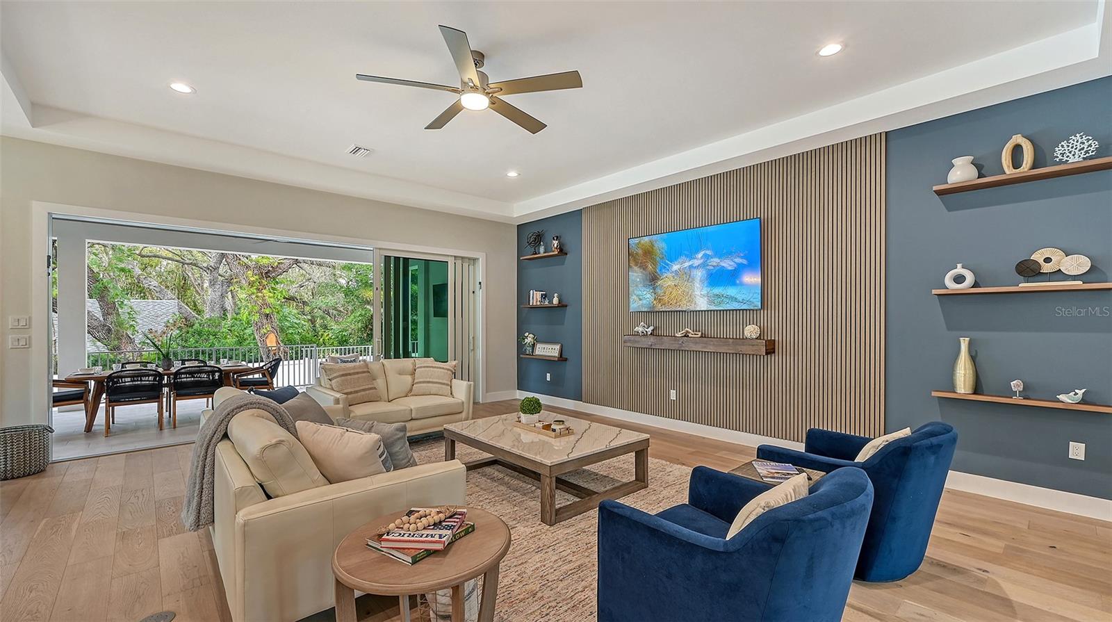 1537 Siesta Drive, FL