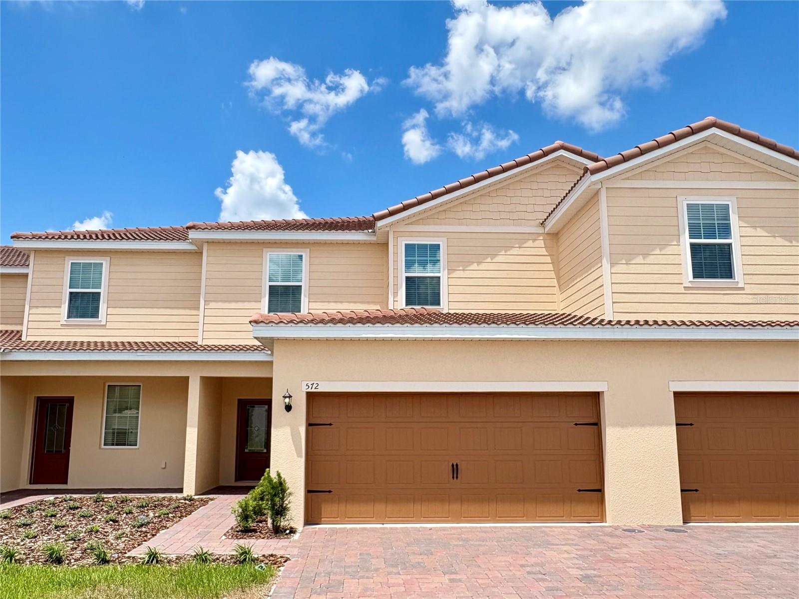 572 Bay Leaf Dr, FL