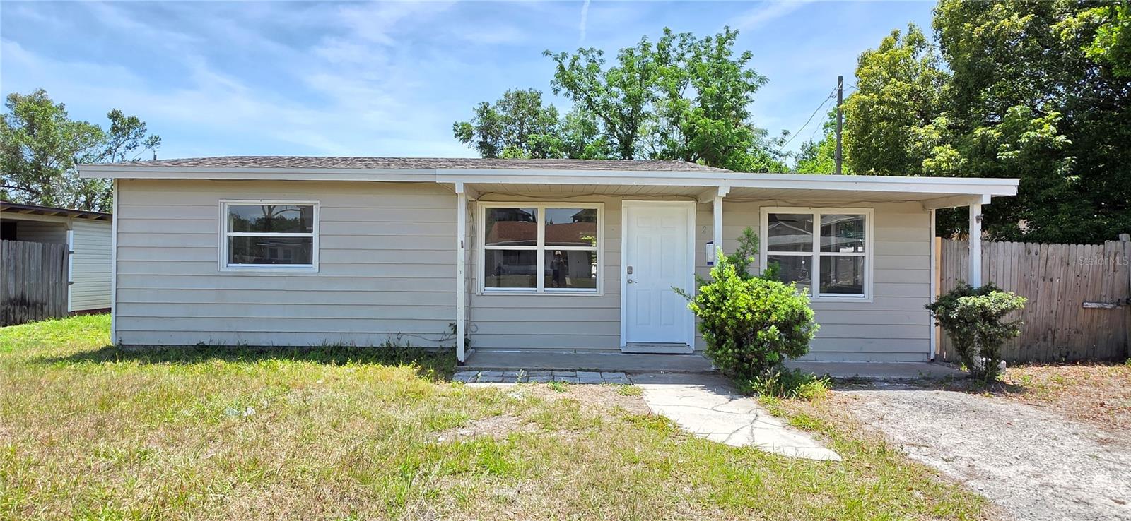 260 Pine Tree Dr, FL