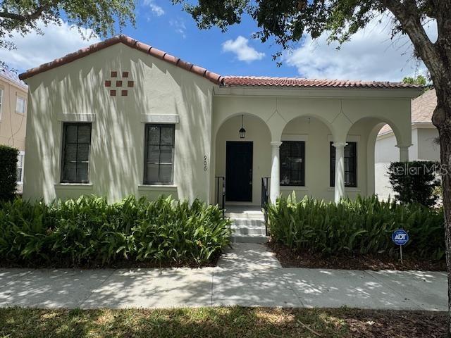 906 Pawstand Rd, FL
