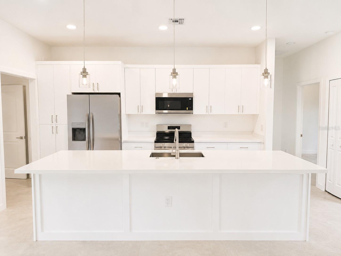 2907 25 St W. Strata Vii Street, FL