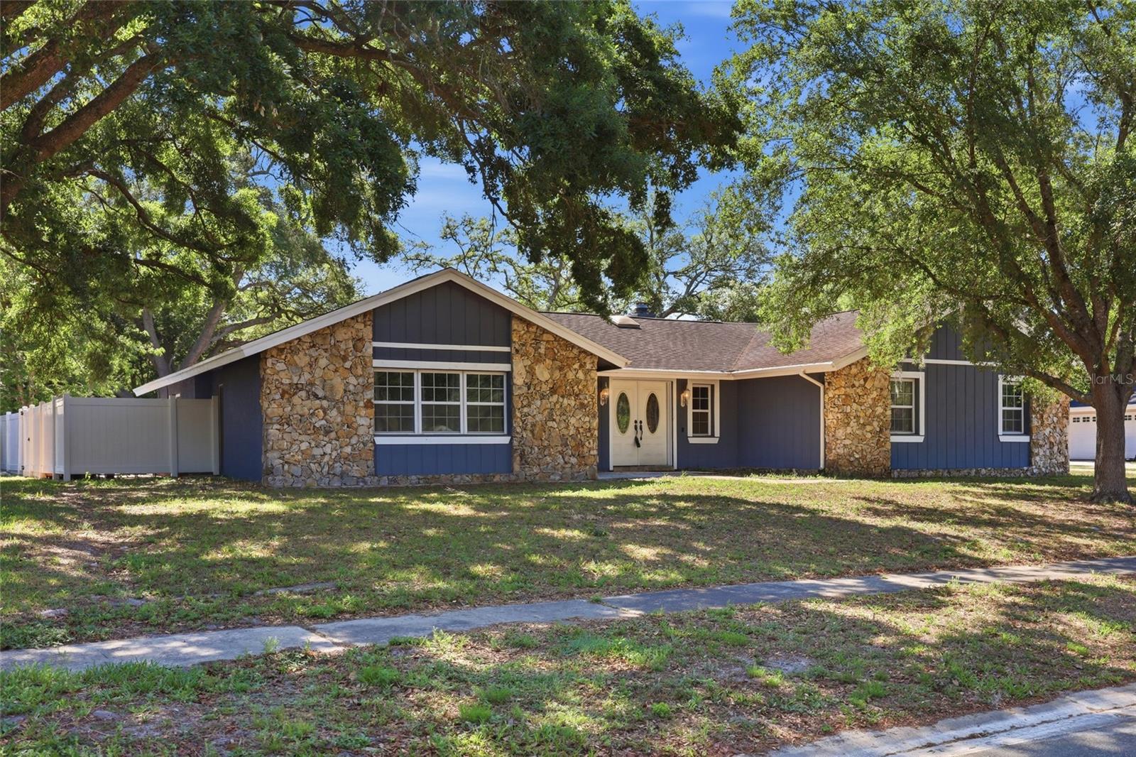 805 Leopard Trail, FL