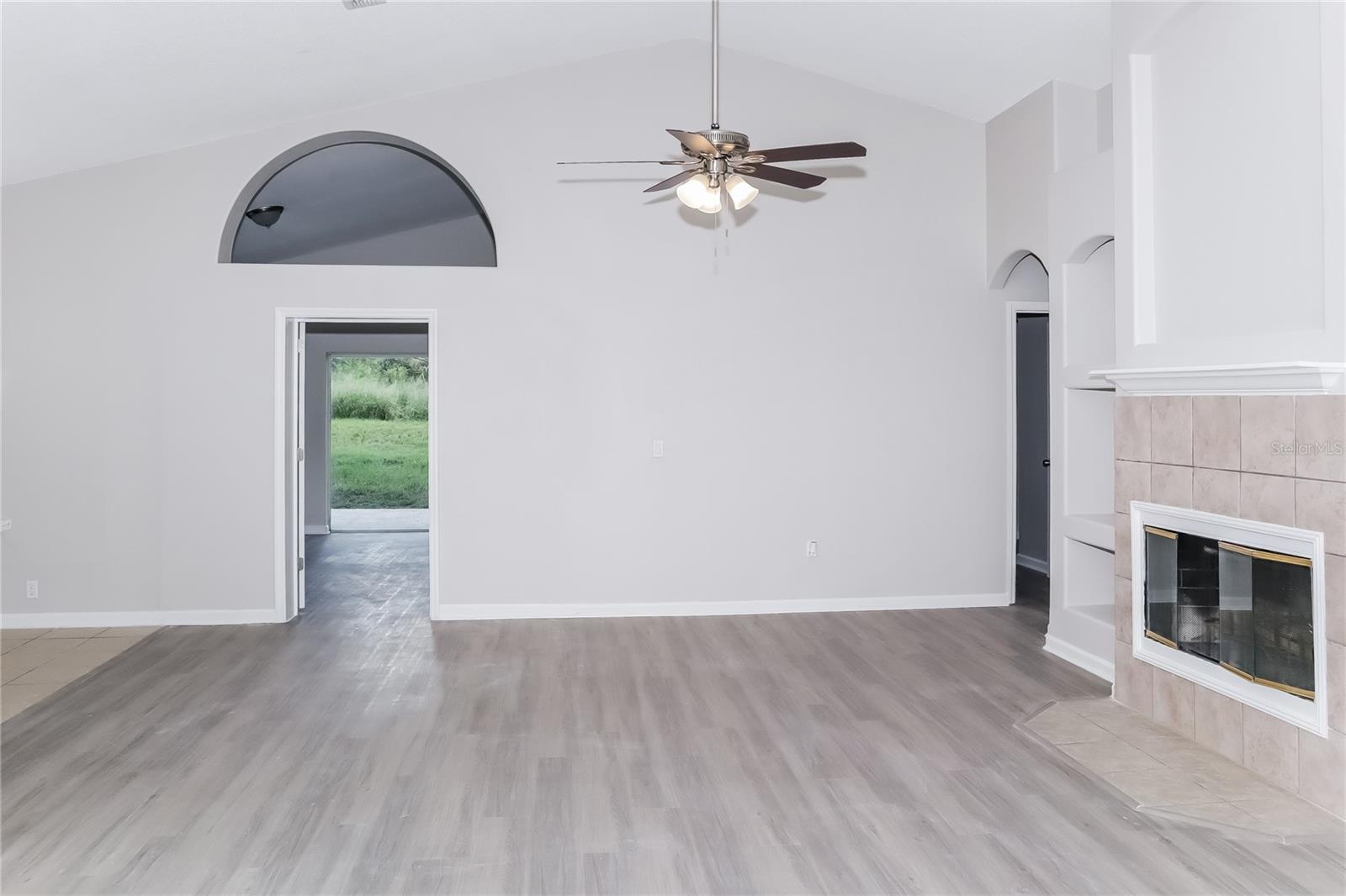 2544 Meadow Oaks Loop, FL