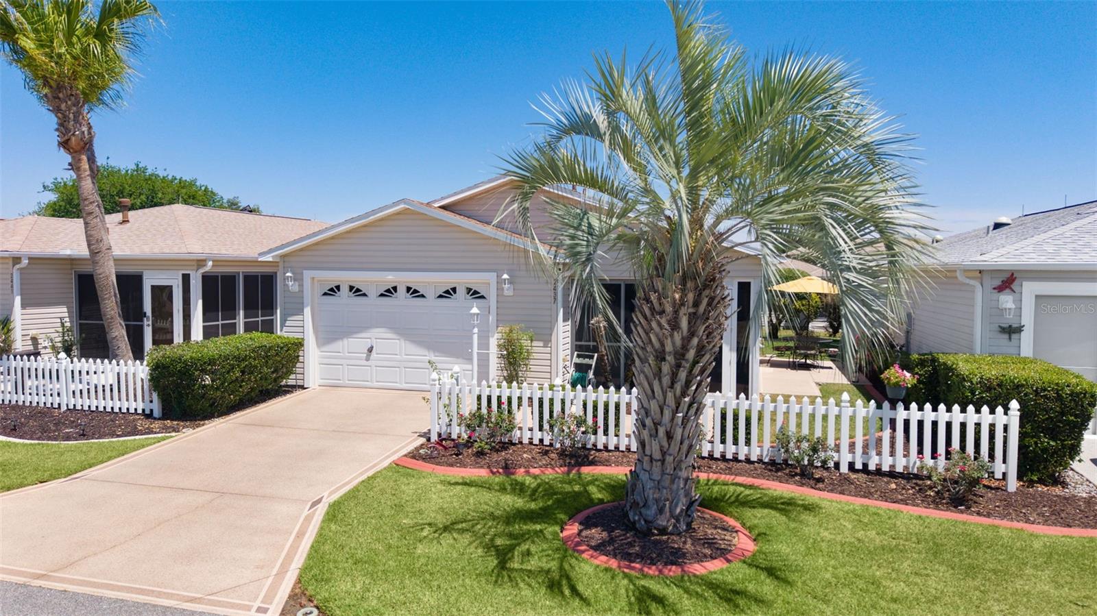 2437 Southern Oak Street, FL