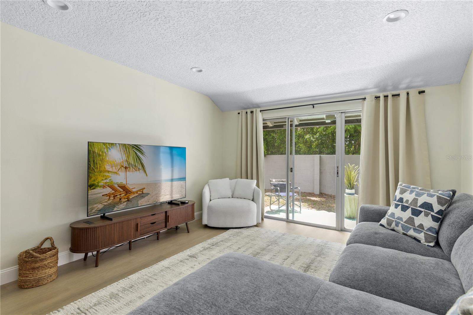 894 Jonathan Way, FL
